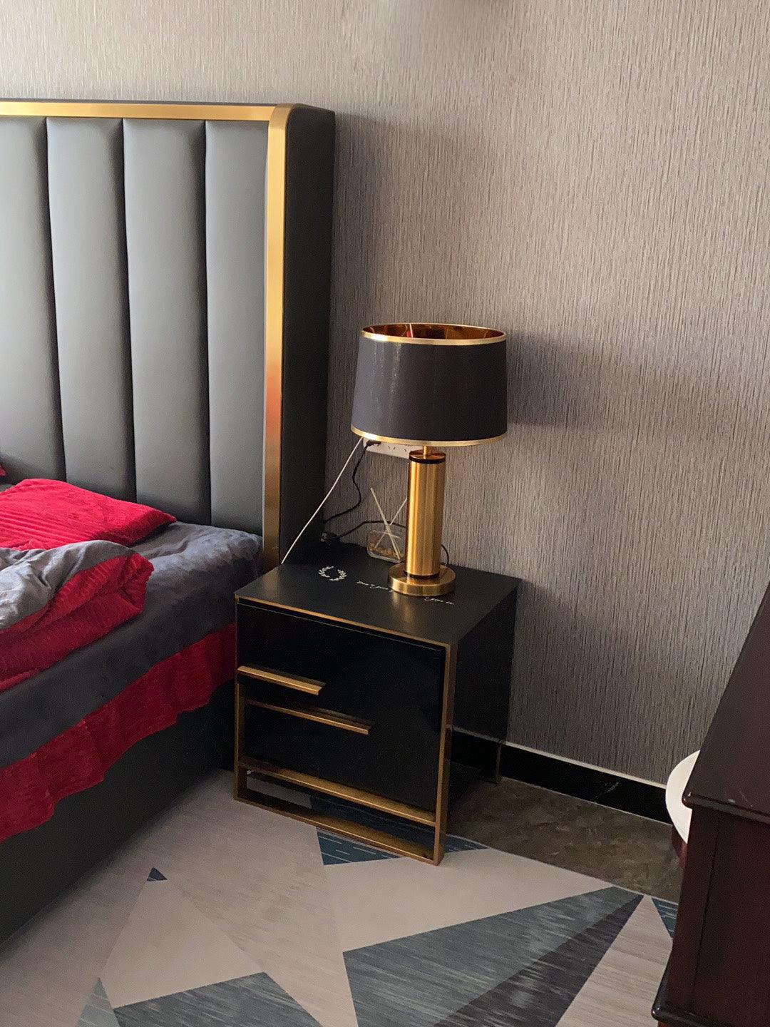 Cur lampă de masă modernă