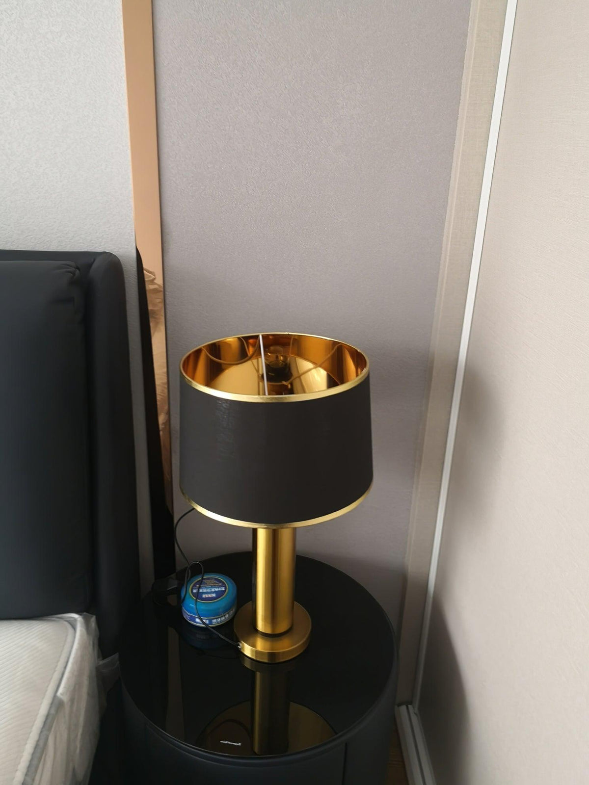 Cur lampă de masă modernă