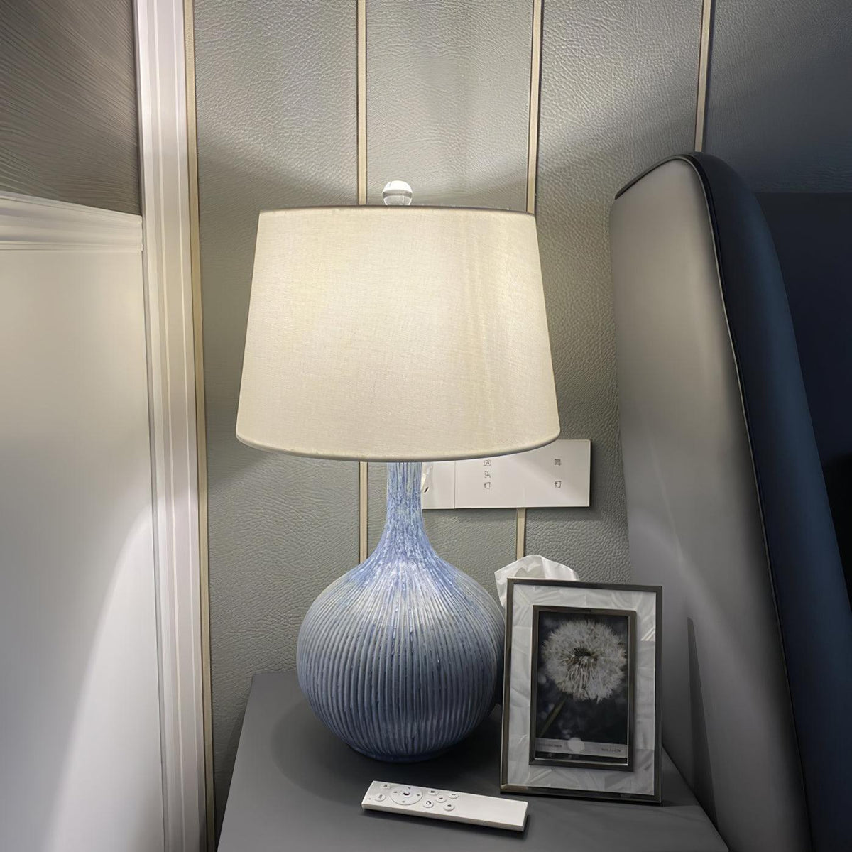 Deyra lampă de masă din ceramică și material textil