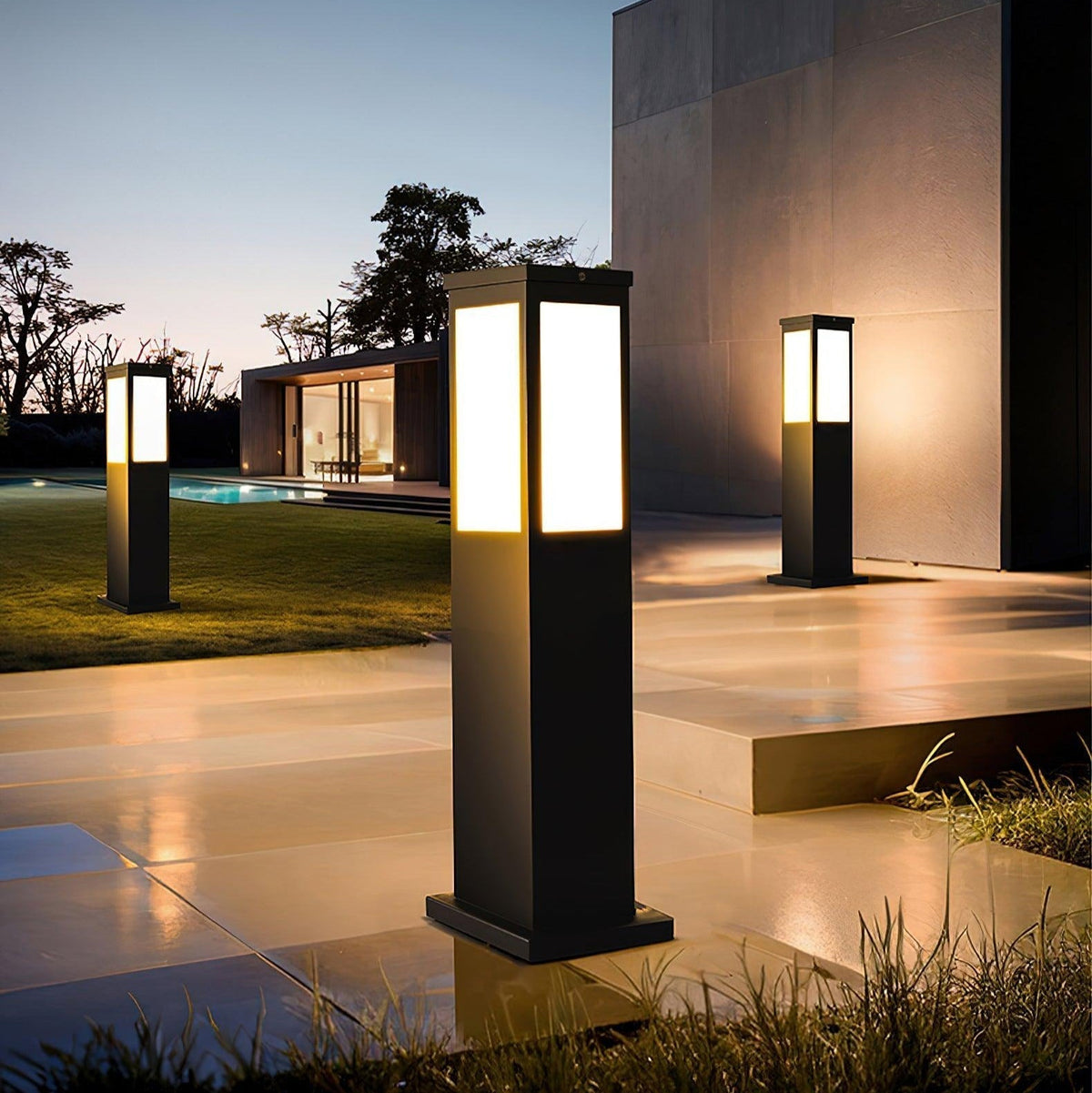 Leo Bollard Solar Outdoor Light