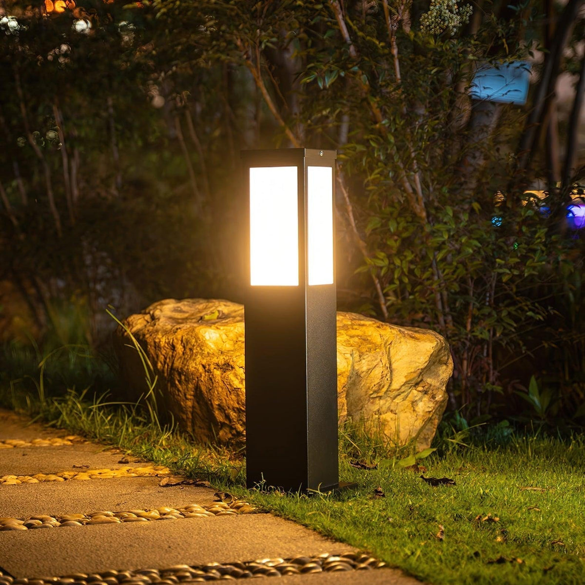 Leo Bollard Solar Outdoor Light