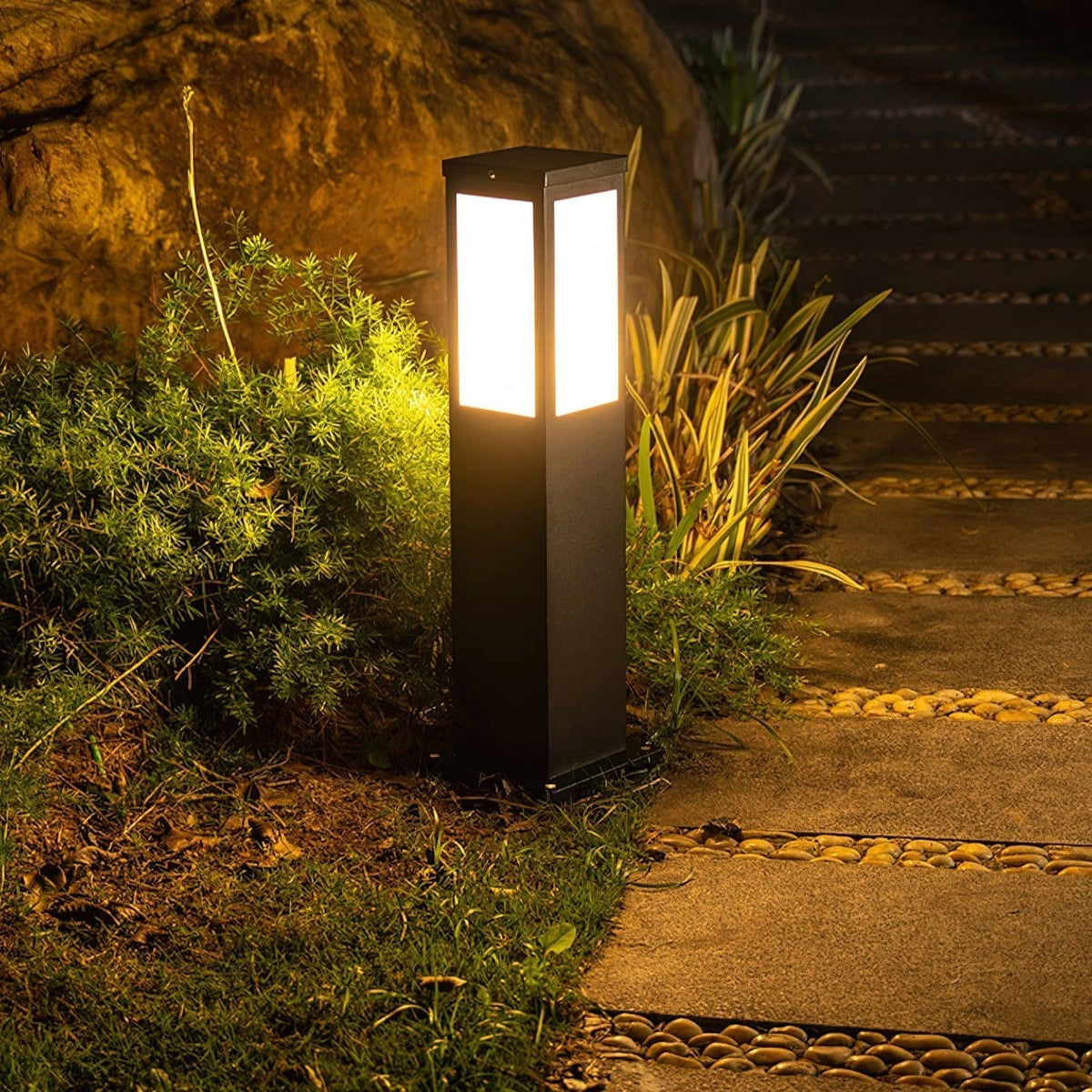 Leo Bollard Solar Outdoor Light