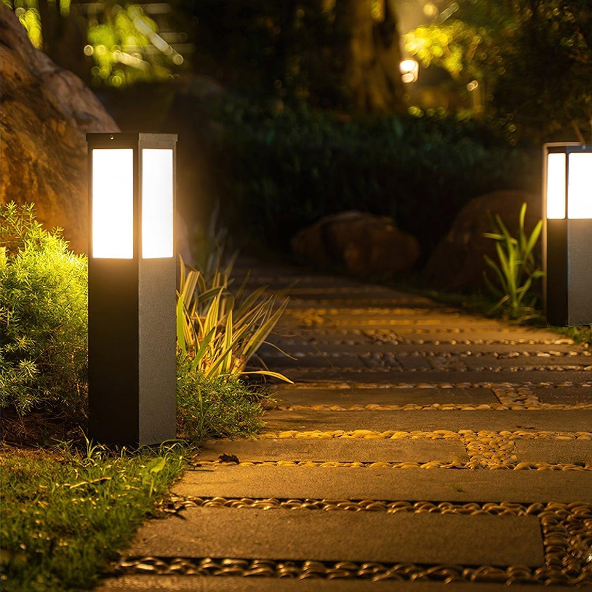 Leo Bollard Solar Outdoor Light