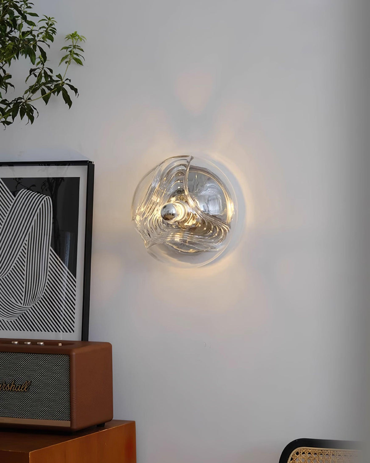 Aplică de perete cu textură swirl, finisaj transparent fumuriu gri modern