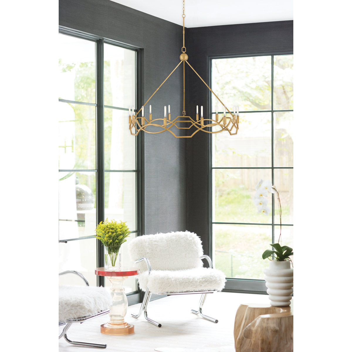 Leona candelabru