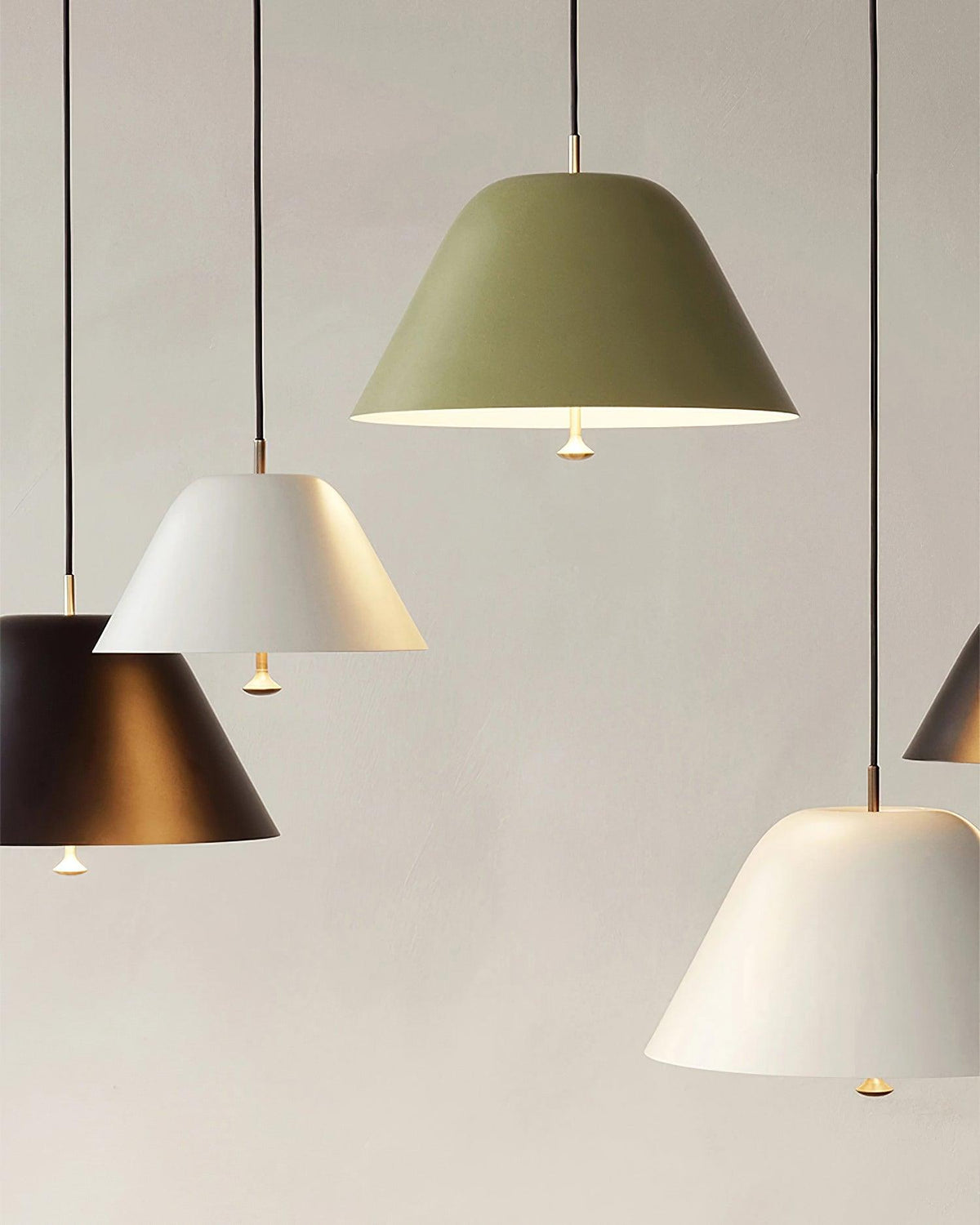 Lampă suspendată modernă cu abajur din metal în verde și alb minimalist