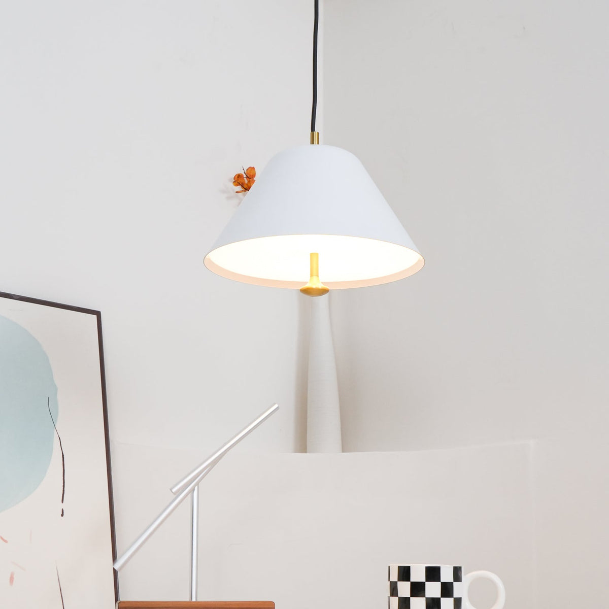 Lampă suspendată modernă cu abajur din metal în verde și alb minimalist