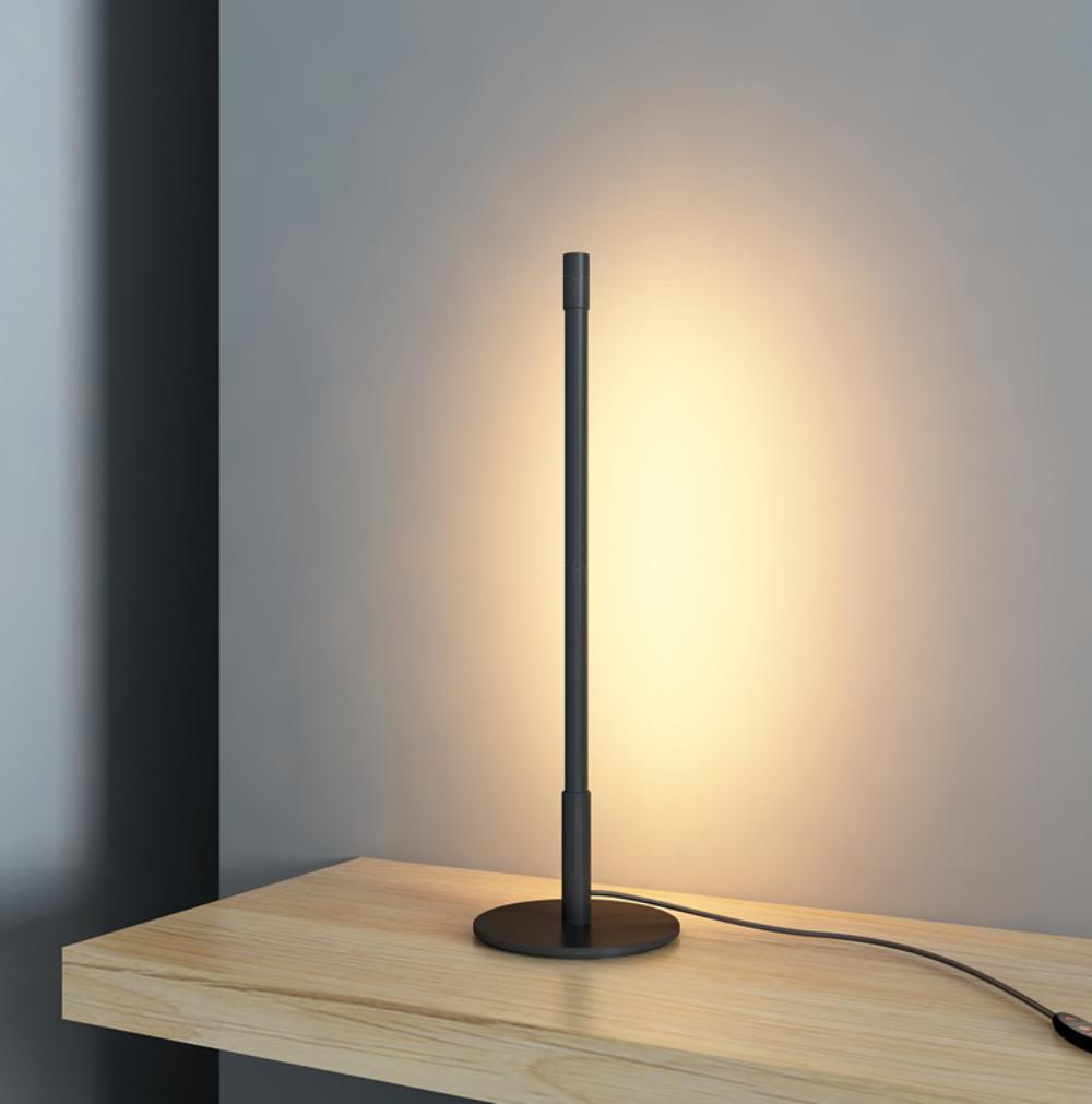 Riven lampă de masă minimalistă