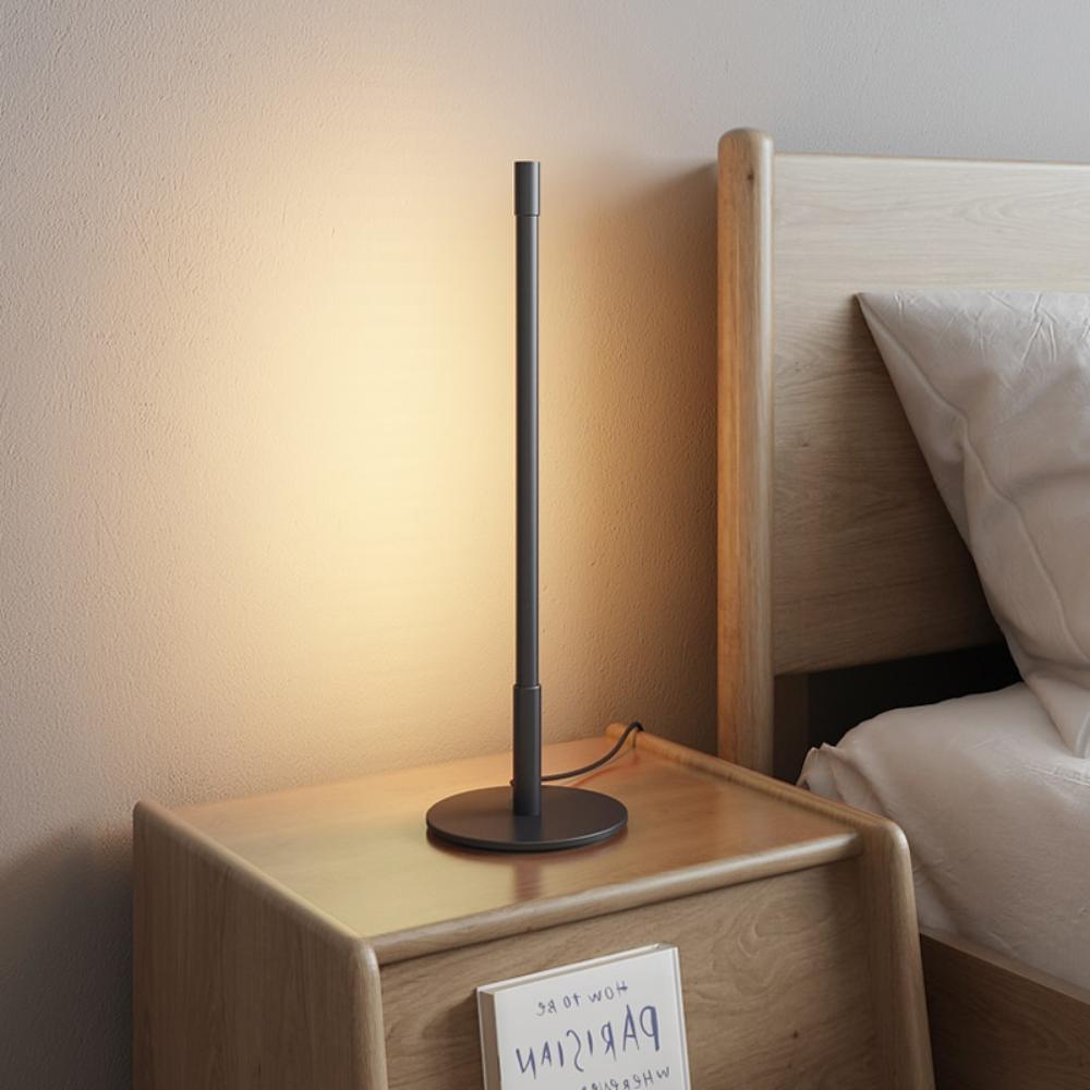 Riven lampă de masă minimalistă