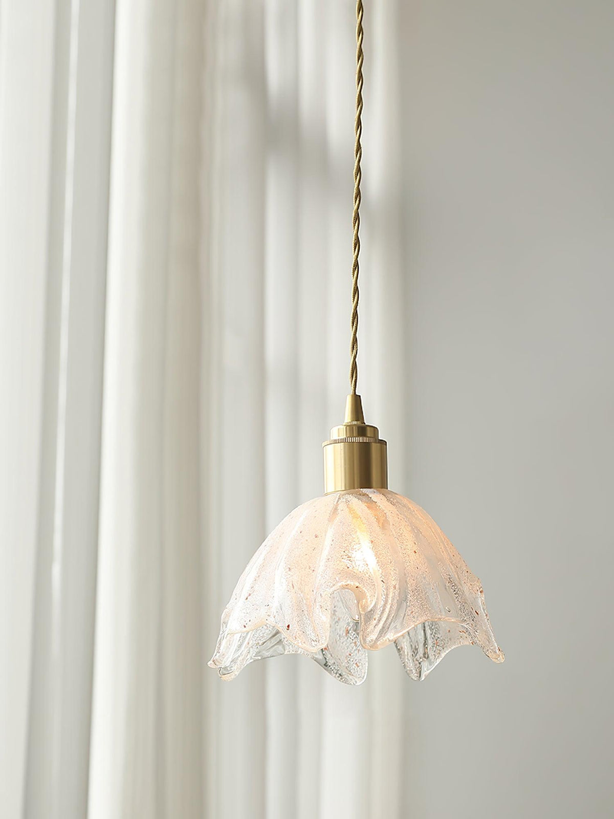 Deveny lampă suspendată din alamă cu abajur din sticlă răsucită în formă de lotus, stil vintage