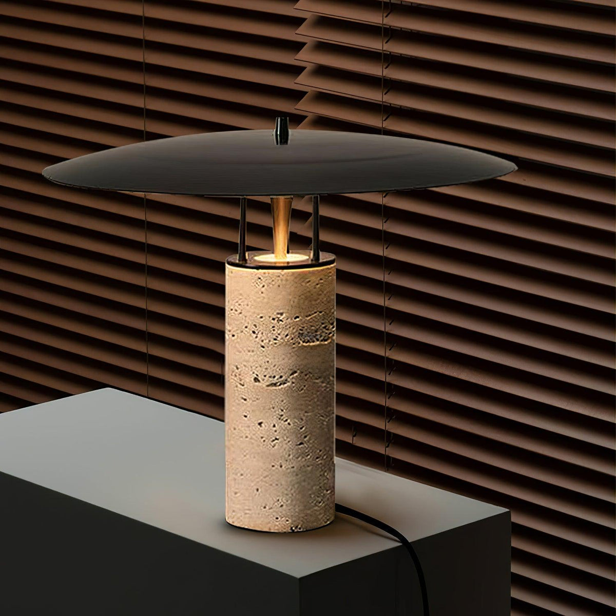Eara Disc-Pillar lampă de masă din travertin