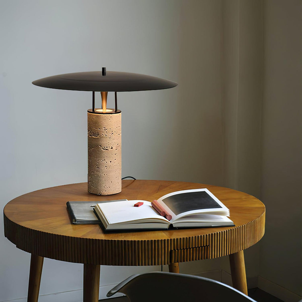 Eara Disc-Pillar lampă de masă din travertin