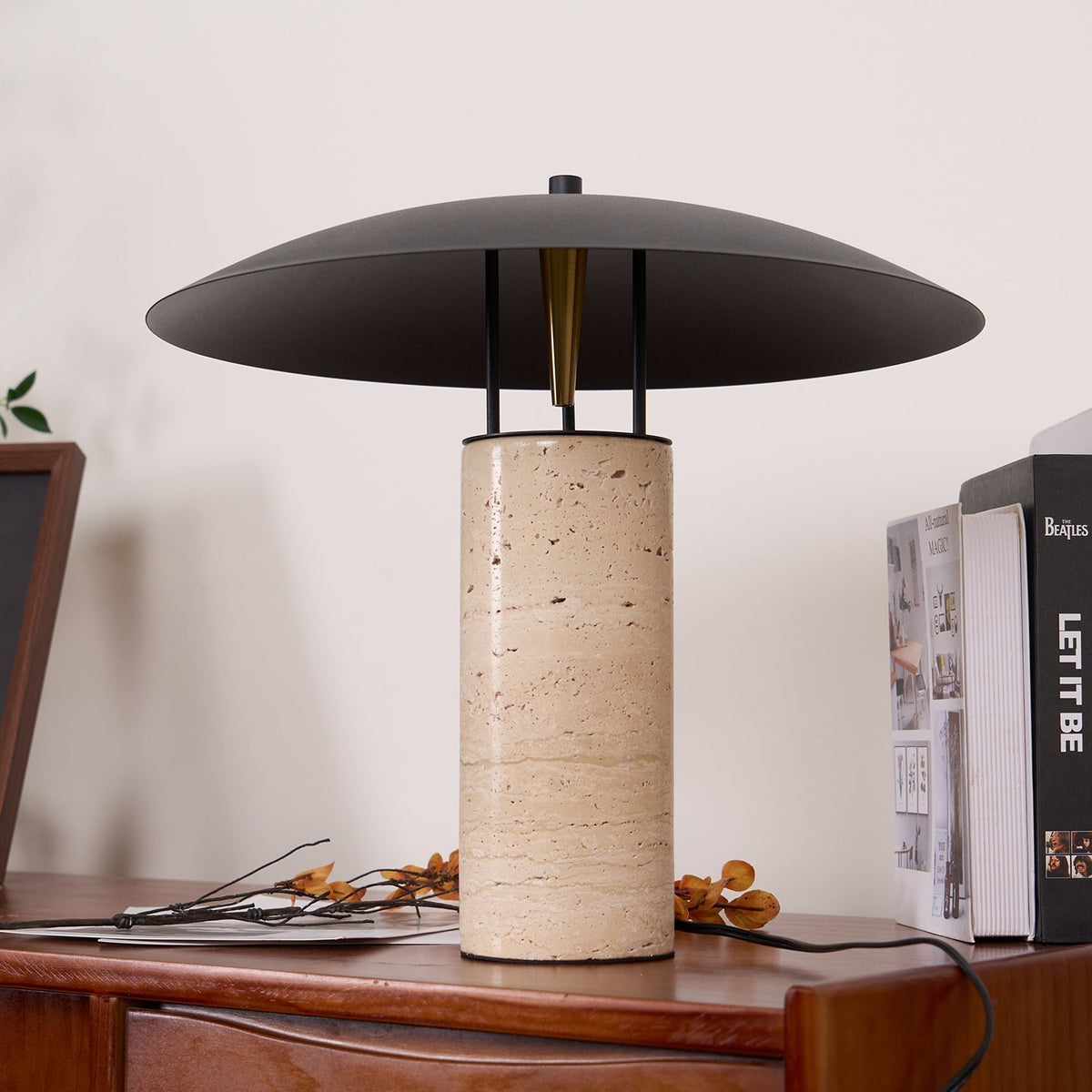 Eara Disc-Pillar lampă de masă din travertin