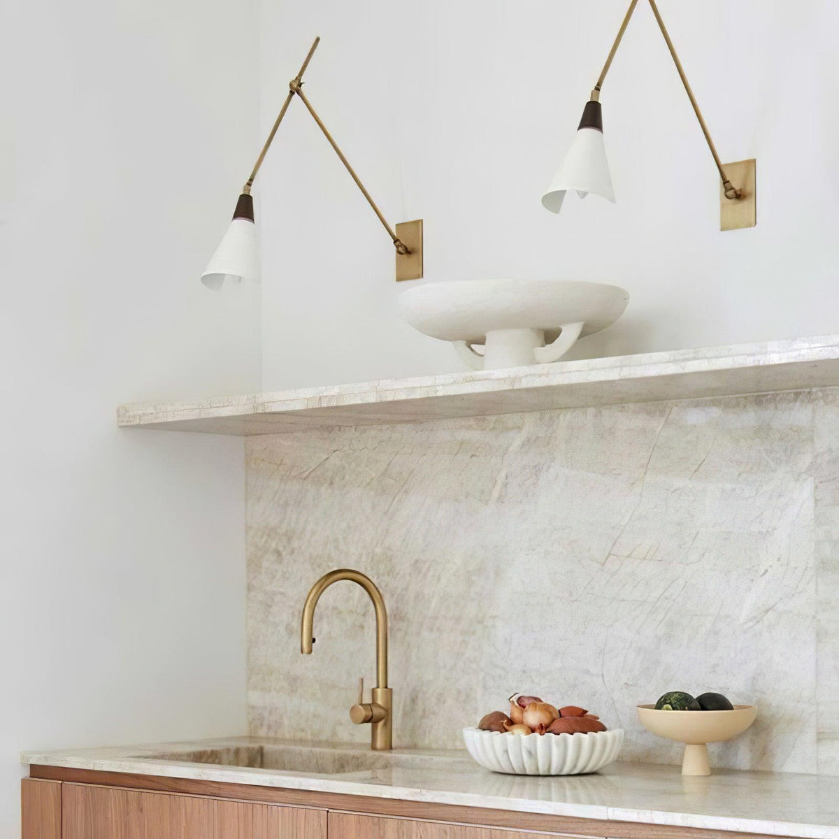 Avenalelle aplică de perete