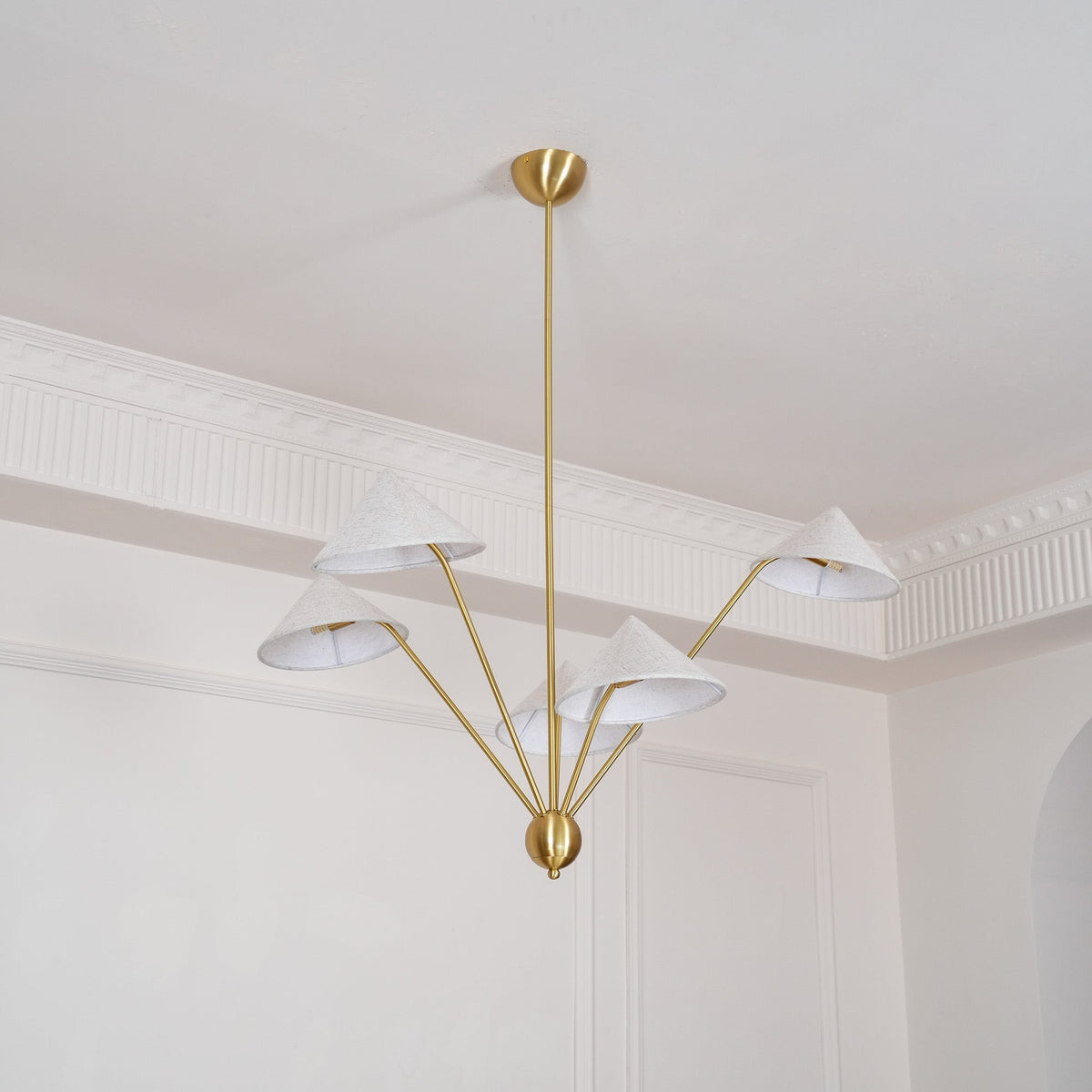 Oriisora candelabru bej din alamă, curbat