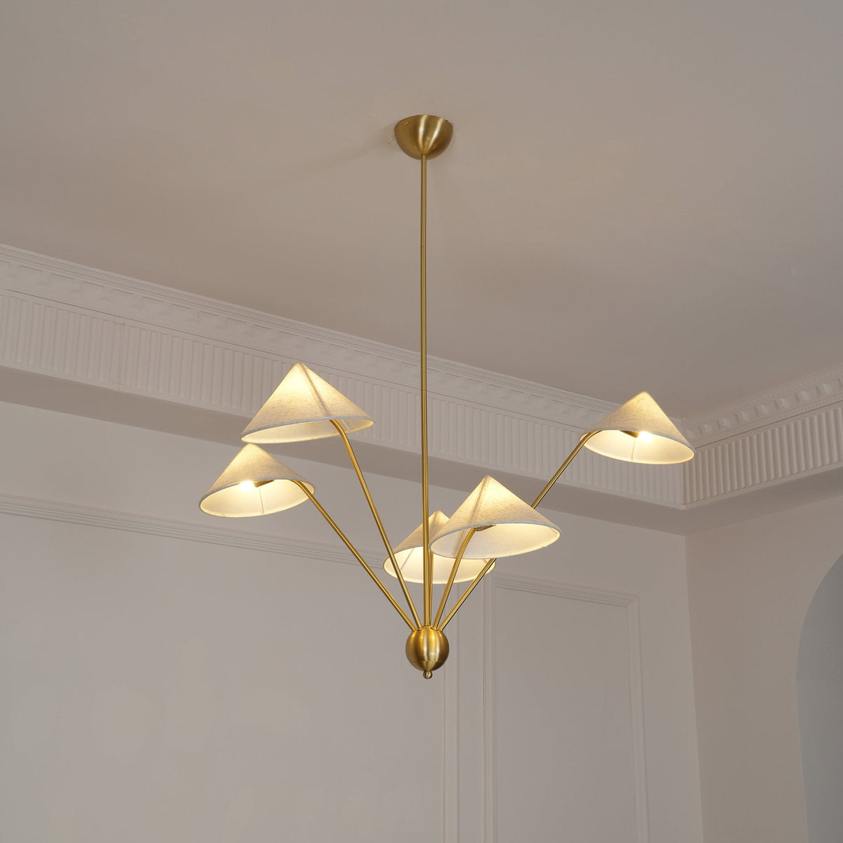 Oriisora candelabru bej din alamă, curbat