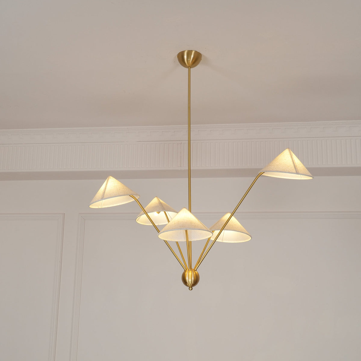 Oriisora candelabru bej din alamă, curbat