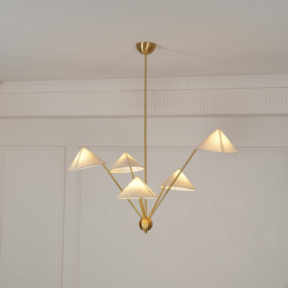 Oriisora candelabru bej din alamă, curbat