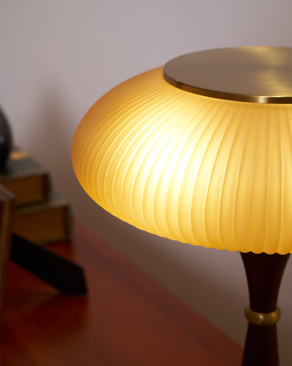 Vevelo lampă de masă vintage din lemn