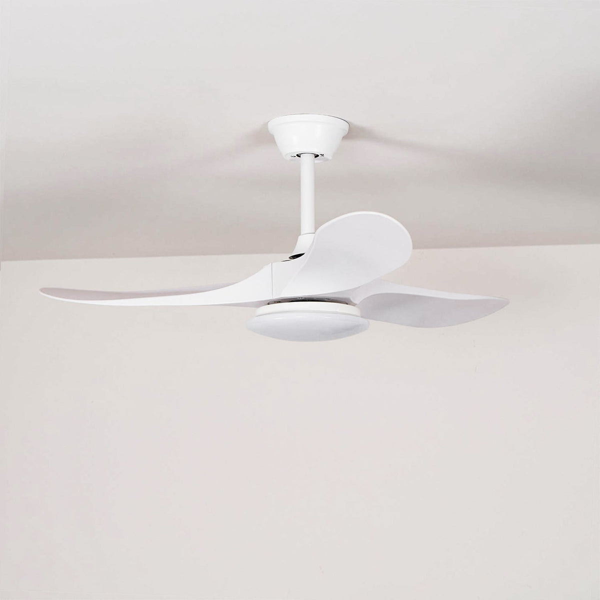 Liorueria ventilator de tavan cu lumină