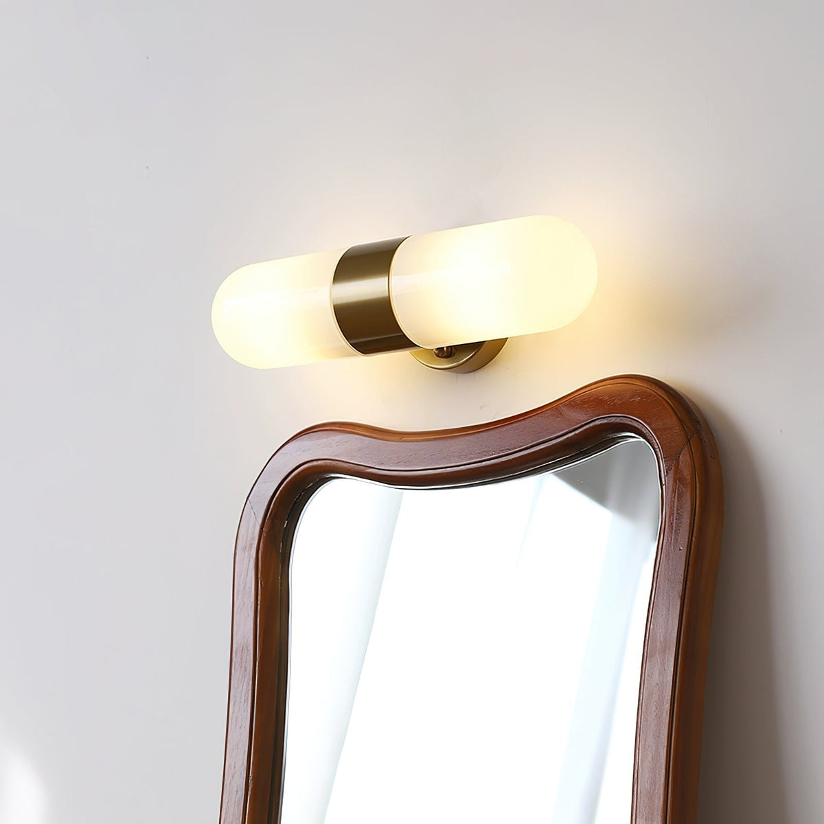 Aplică de perete metal-sticlă modern-minimalist verticală pentru dormitor