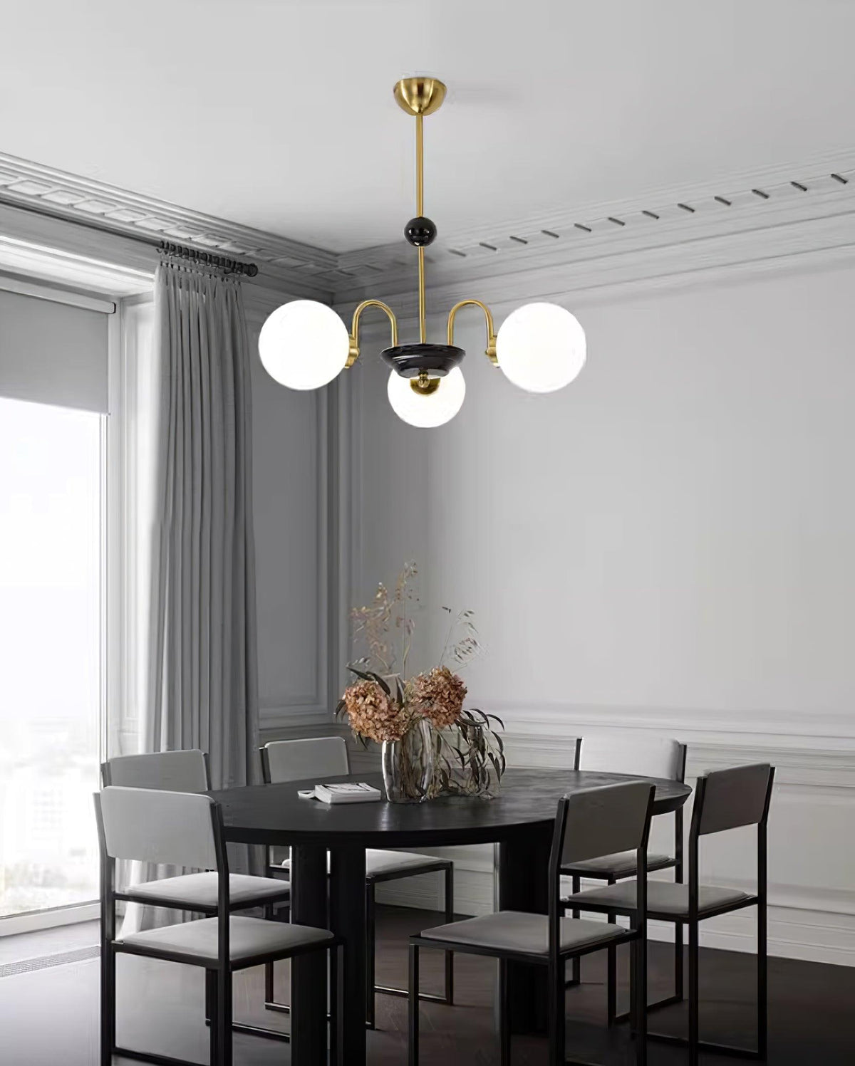 Candelabru cu brațe curbate și abajuri sferice, stil modern retro, pentru sufragerie