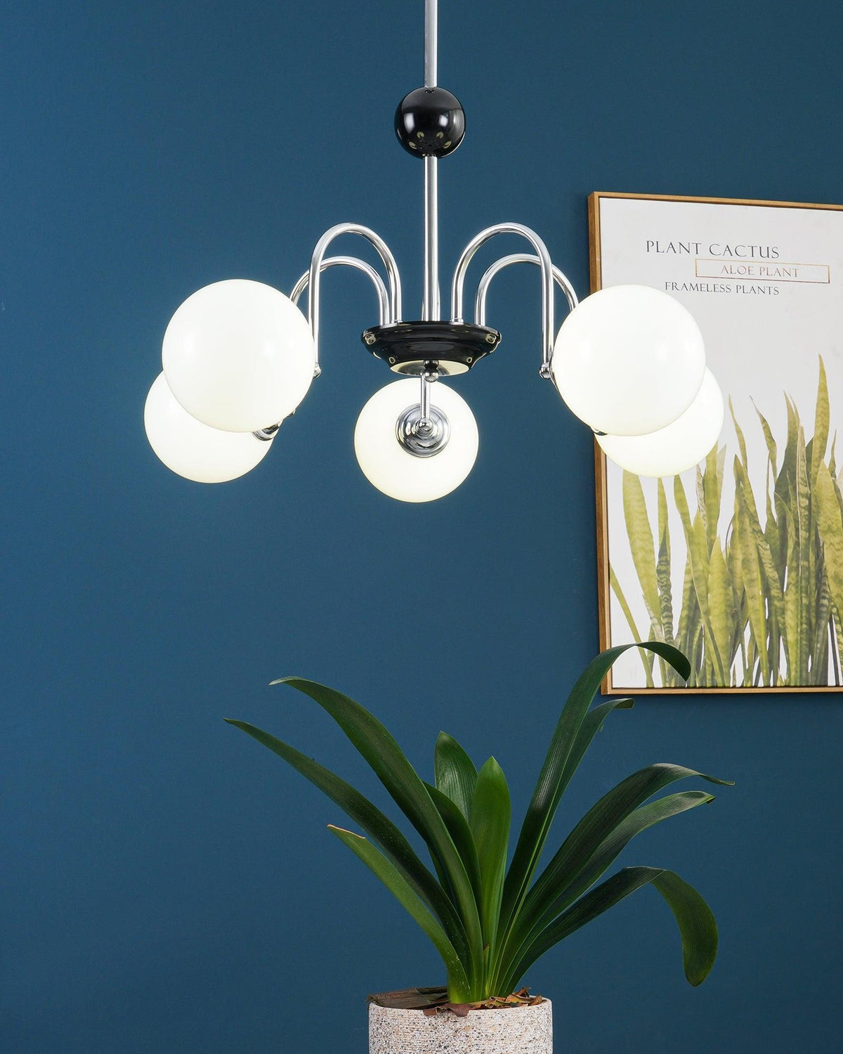 Candelabru cu brațe curbate și abajuri sferice, stil modern retro, pentru sufragerie