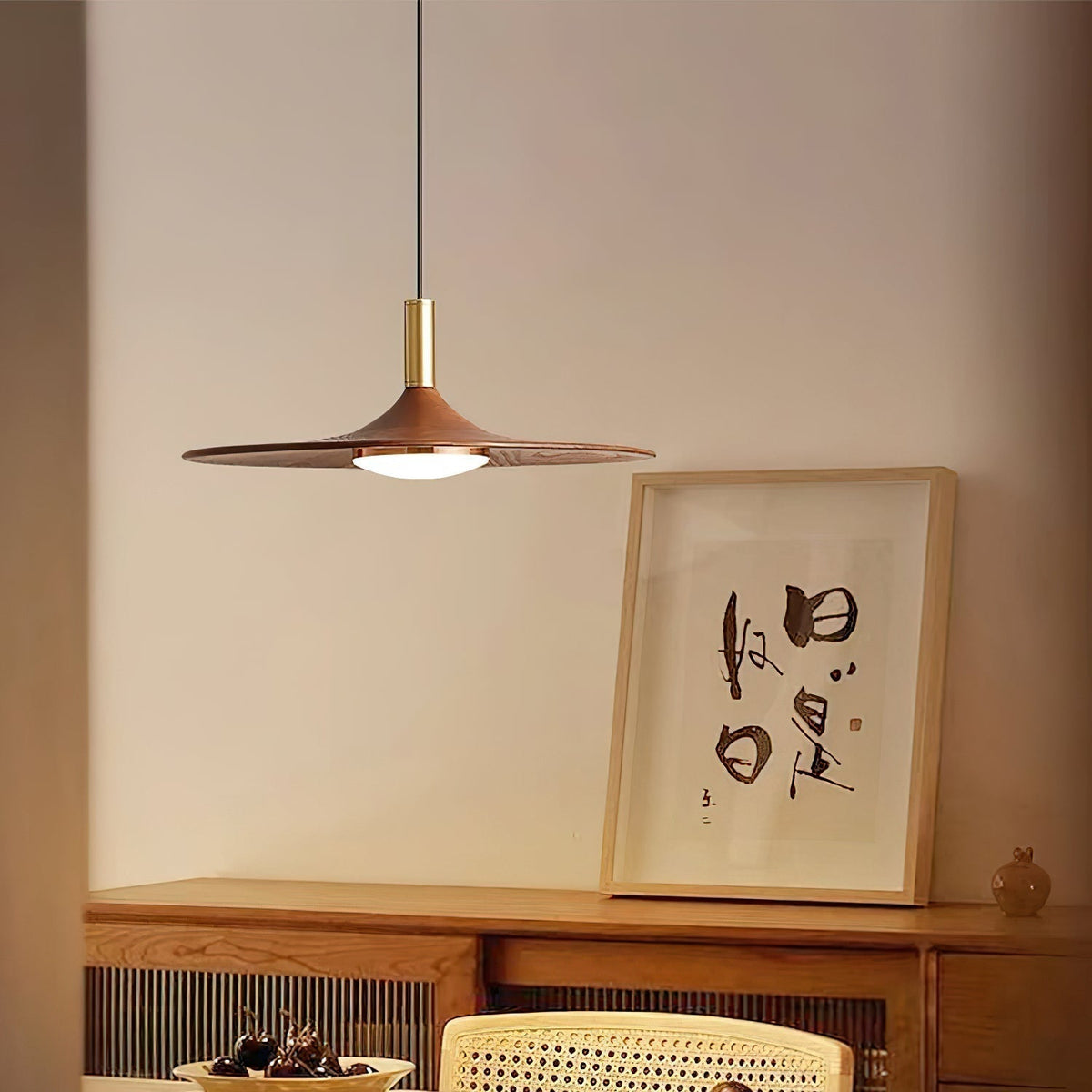 Kaelin lampă suspendată formă pălărie lemn stil midcentury