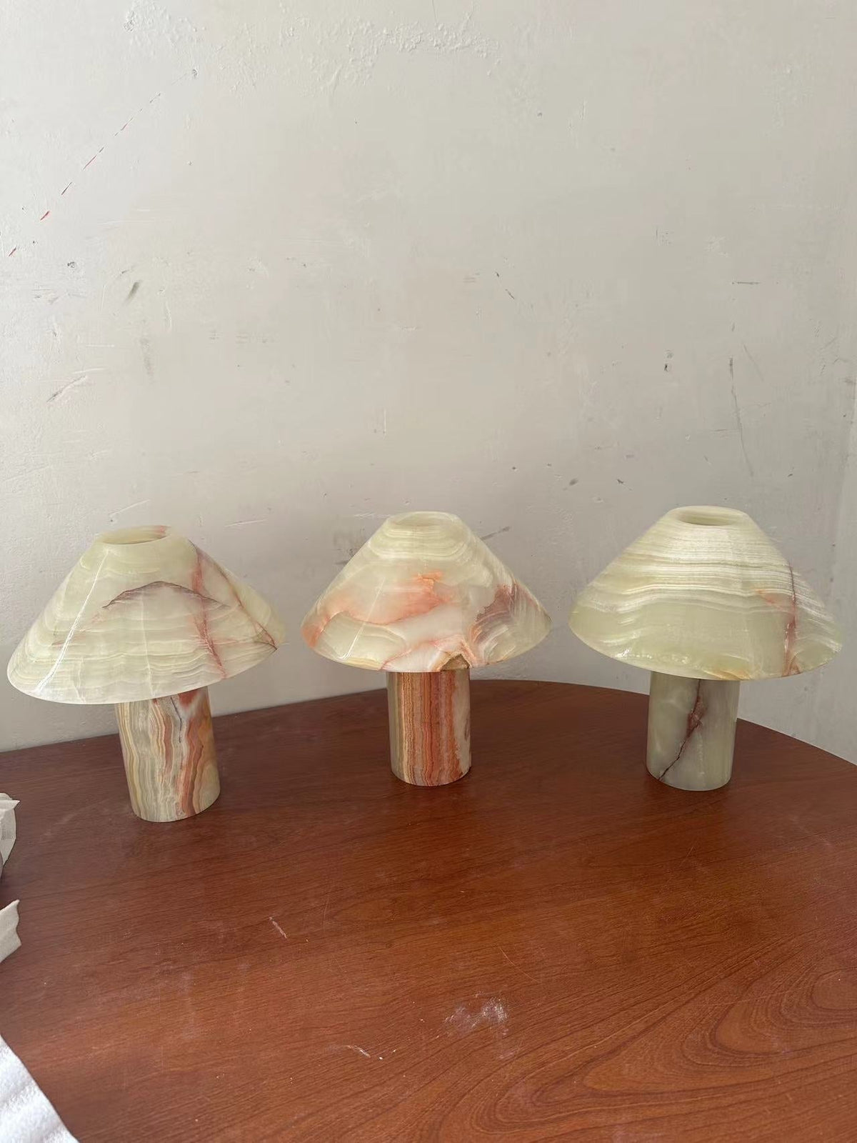 Pillar lampă de masă din piatră