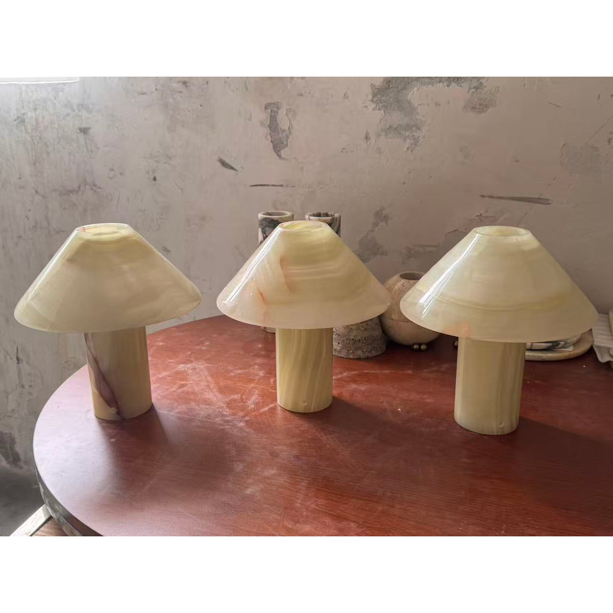 Pillar lampă de masă din piatră