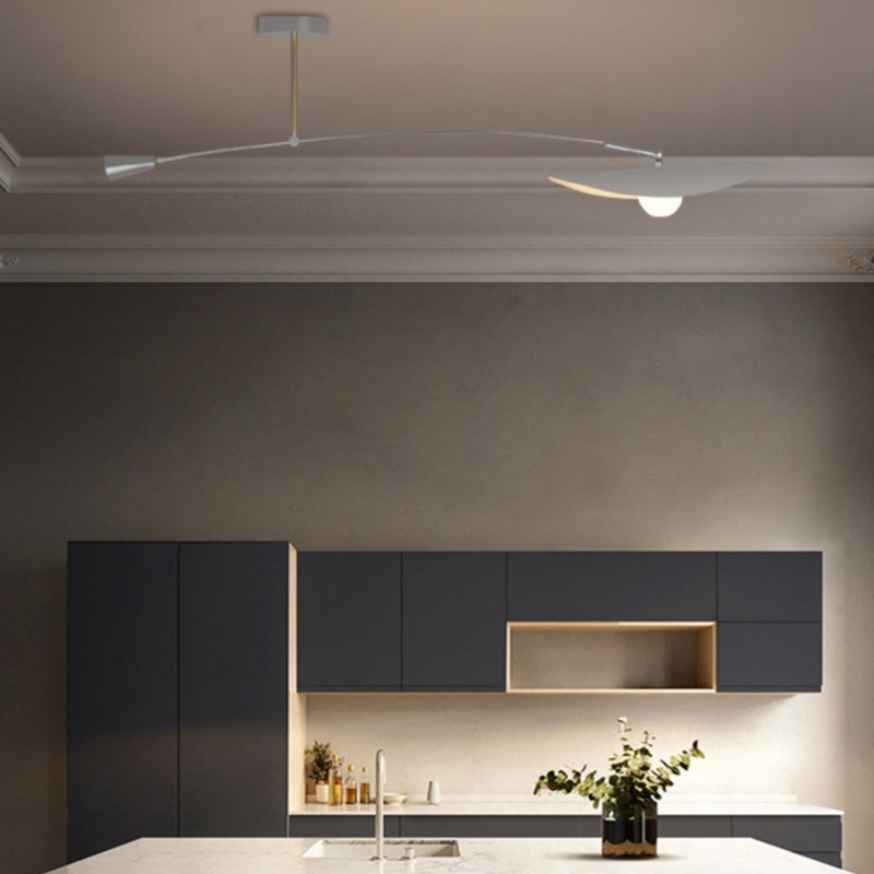 Arisha lampă suspendată minimalistă cu formă de frunză de lotus din metal, negru/auriu