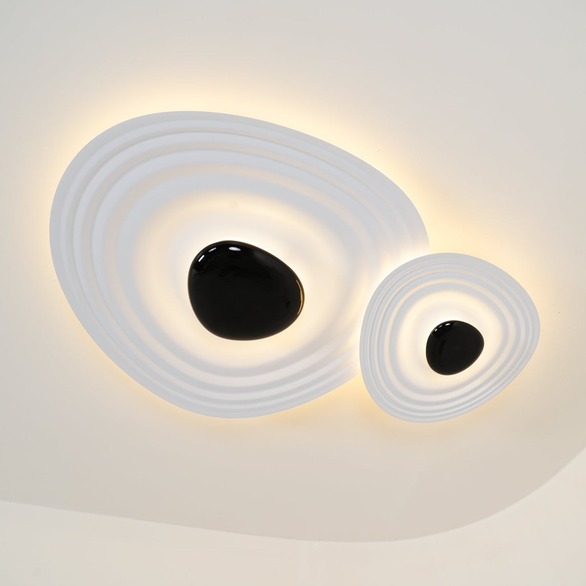 Idra plafonieră, modernă, cu efect ondulat, în formă de inel, sculpturală