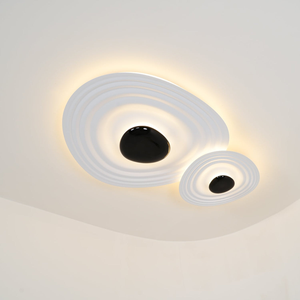 Idra plafonieră, modernă, cu efect ondulat, în formă de inel, sculpturală
