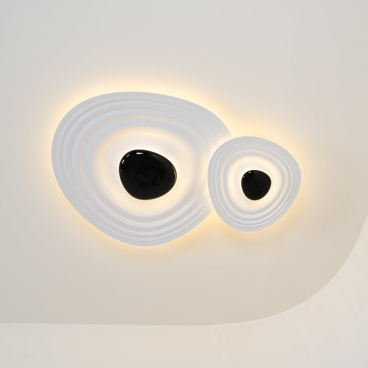 Idra plafonieră, modernă, cu efect ondulat, în formă de inel, sculpturală