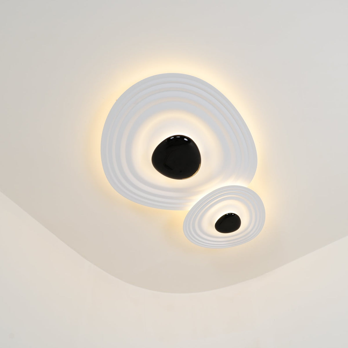 Idra plafonieră, modernă, cu efect ondulat, în formă de inel, sculpturală