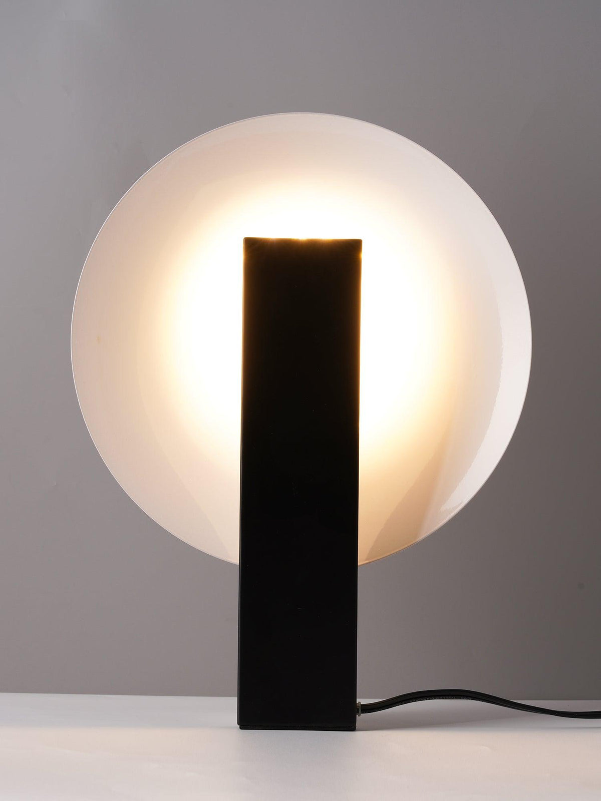 Cis lampă de masă minimalistă