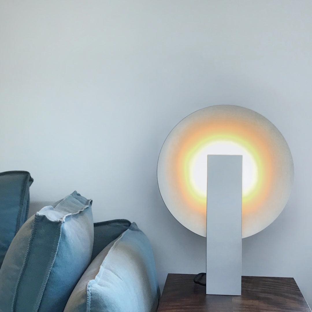 Cis lampă de masă minimalistă