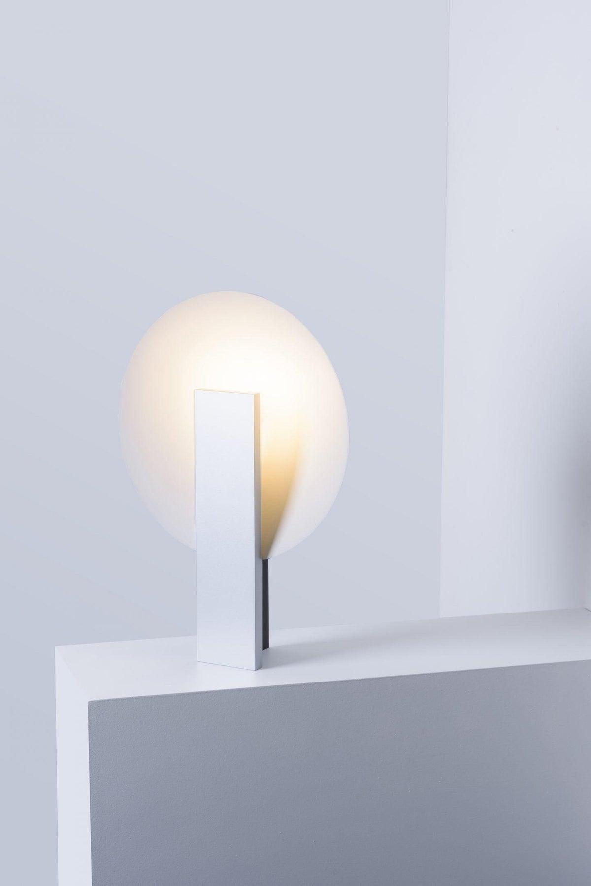 Cis lampă de masă minimalistă