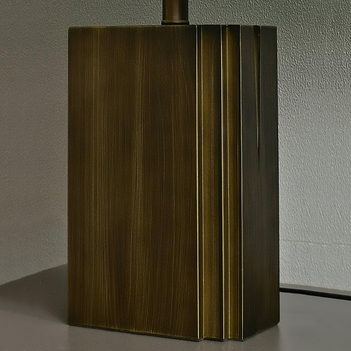 Cylo lampă de masă din rășină, minimalistă