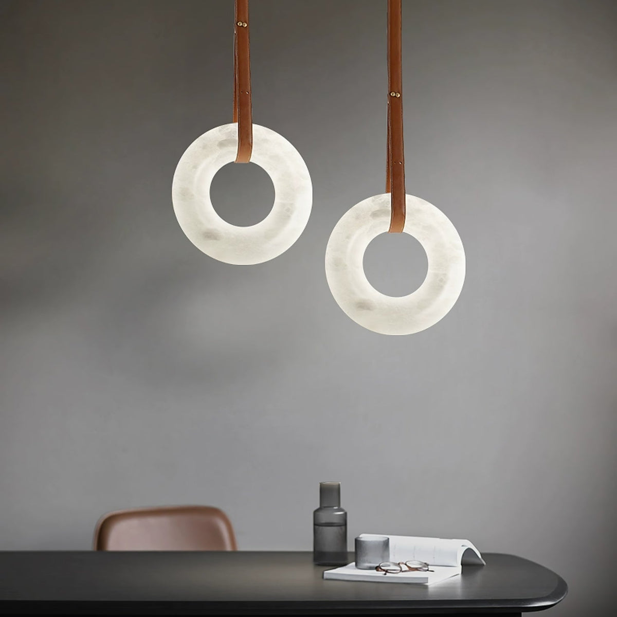 Tarys Candelabre alabastru Varianta cu Curea de Piele B
