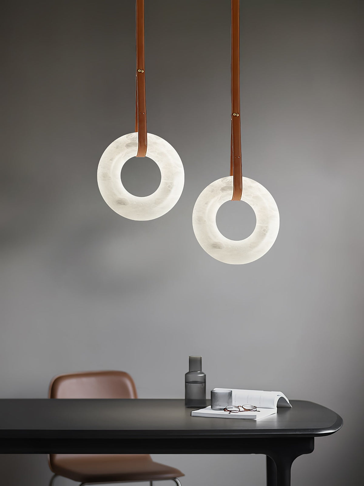 Tarys Candelabre alabastru Varianta cu Curea de Piele B
