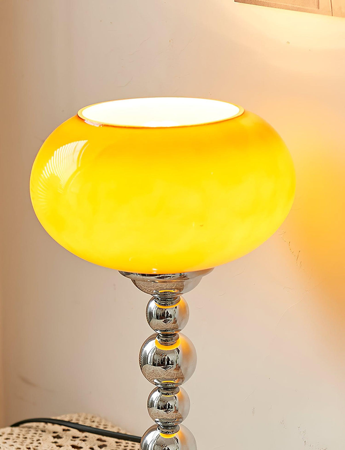 Lioruira lampă de masă modernă