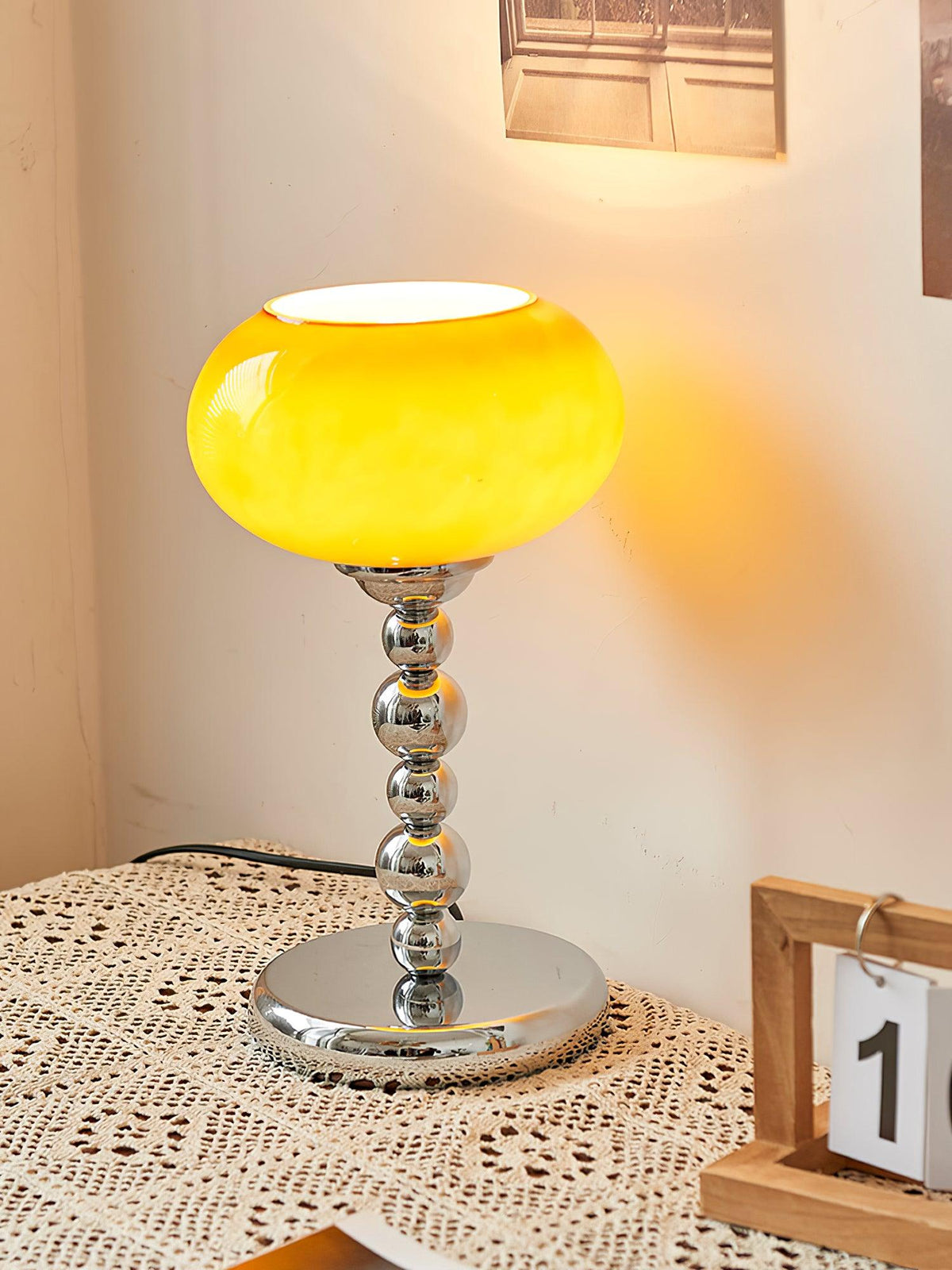 Lioruira lampă de masă modernă