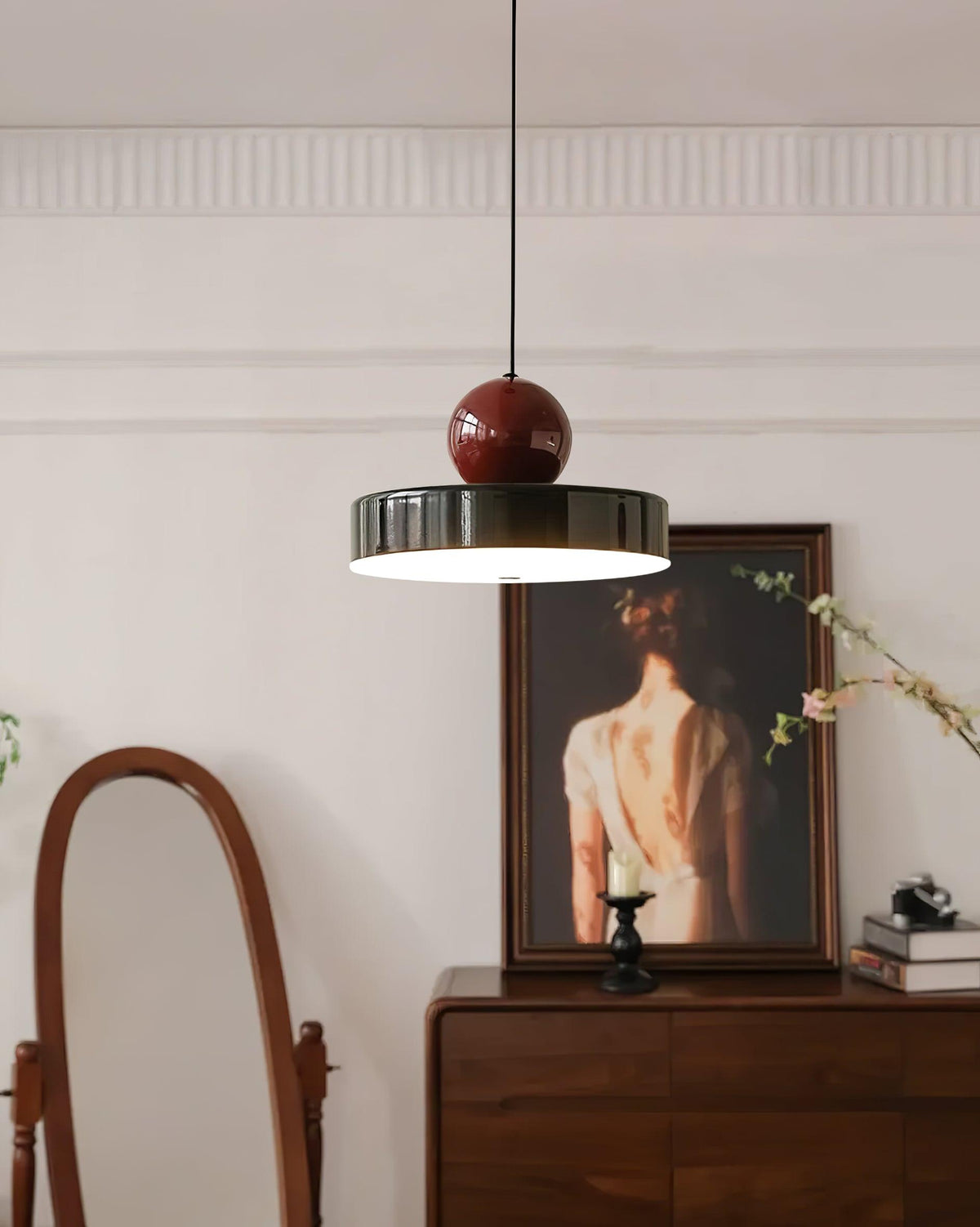 Lampă suspendată corp metal roșu abajur sferic modern retro accent