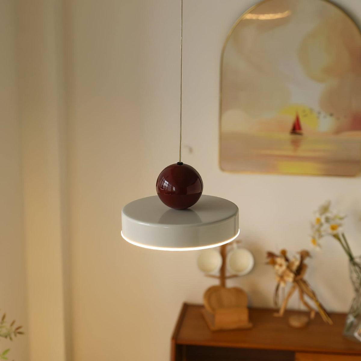 Lampă suspendată corp metal roșu abajur sferic modern retro accent