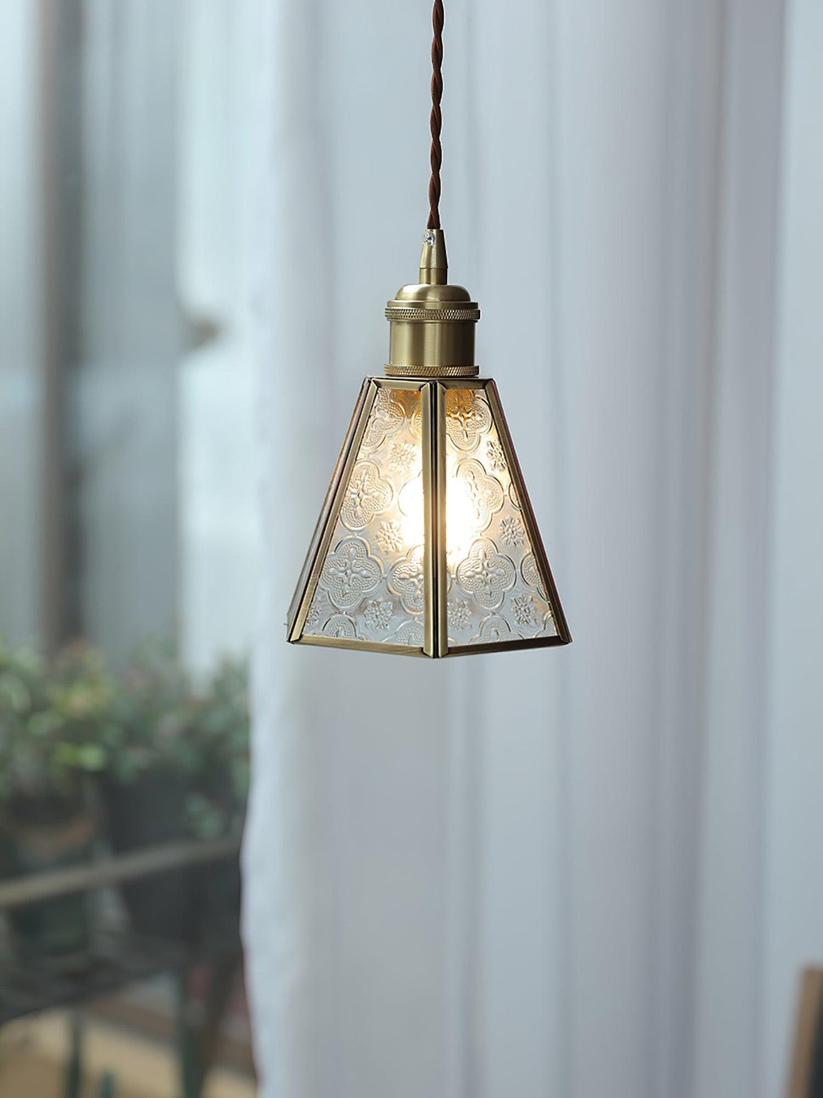 Arvane lampă suspendată din alamă și sticlă, elegantă