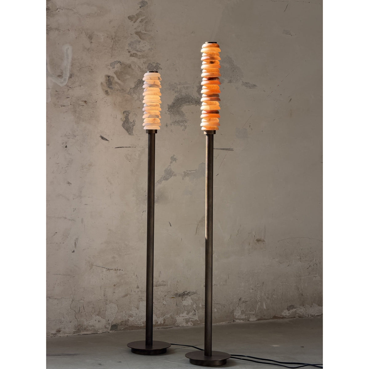 Eiroiella lampadar din alabastru