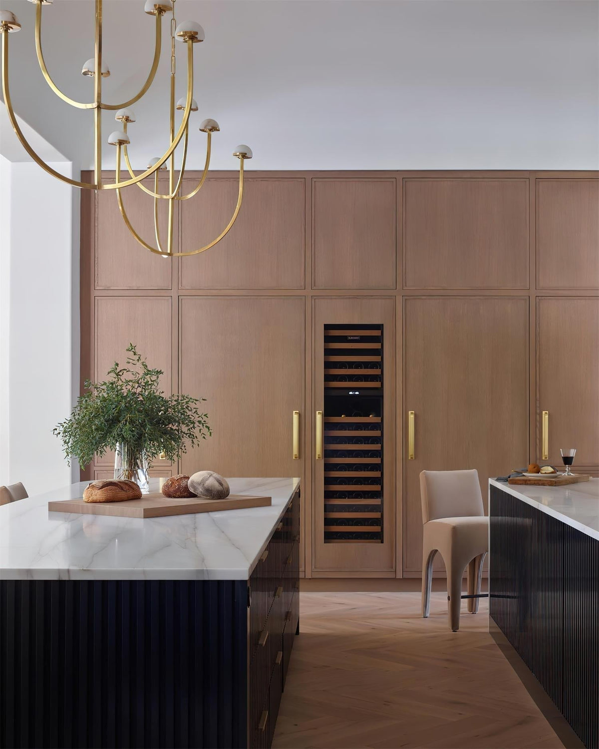 Pedra candelabru din alabastru cu geometrie minimalistă în arc