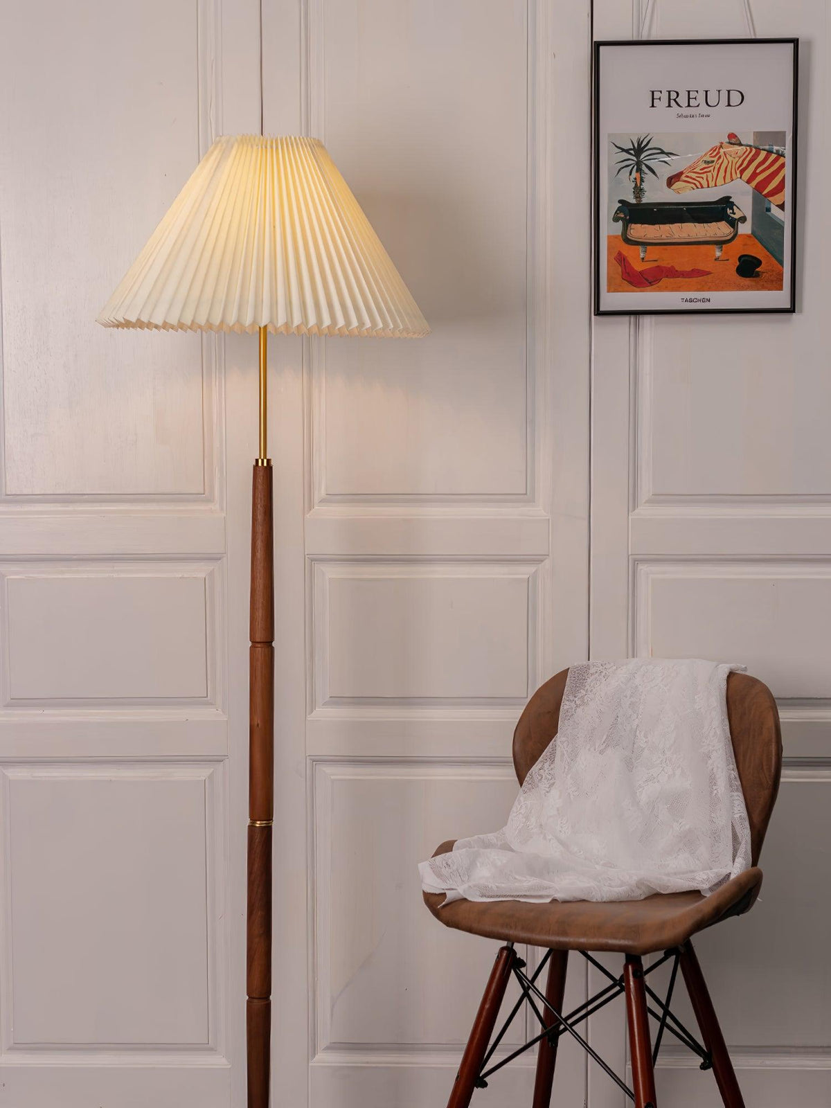 Syleina lampadar minimalist din lemn