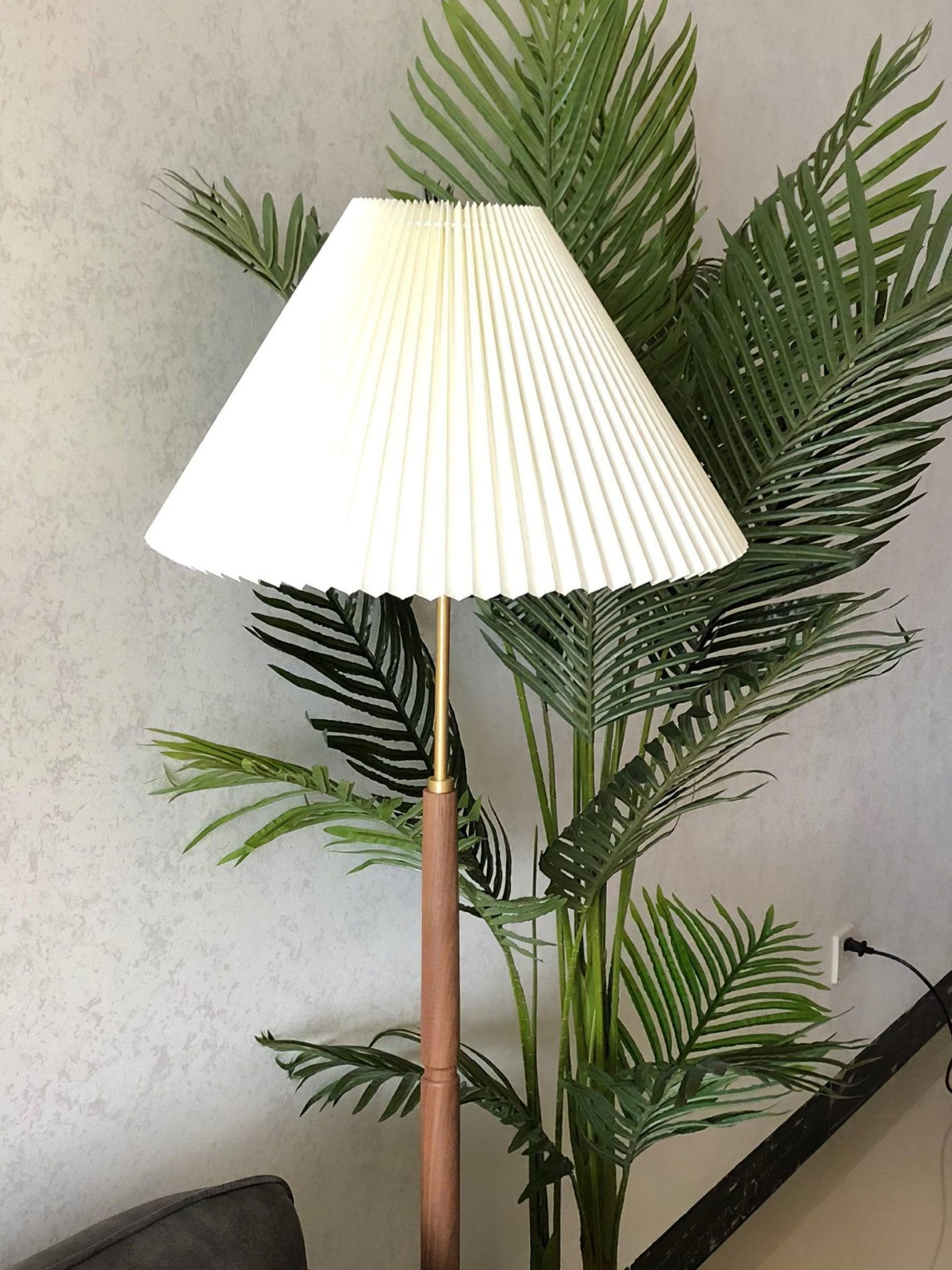 Syleina lampadar minimalist din lemn